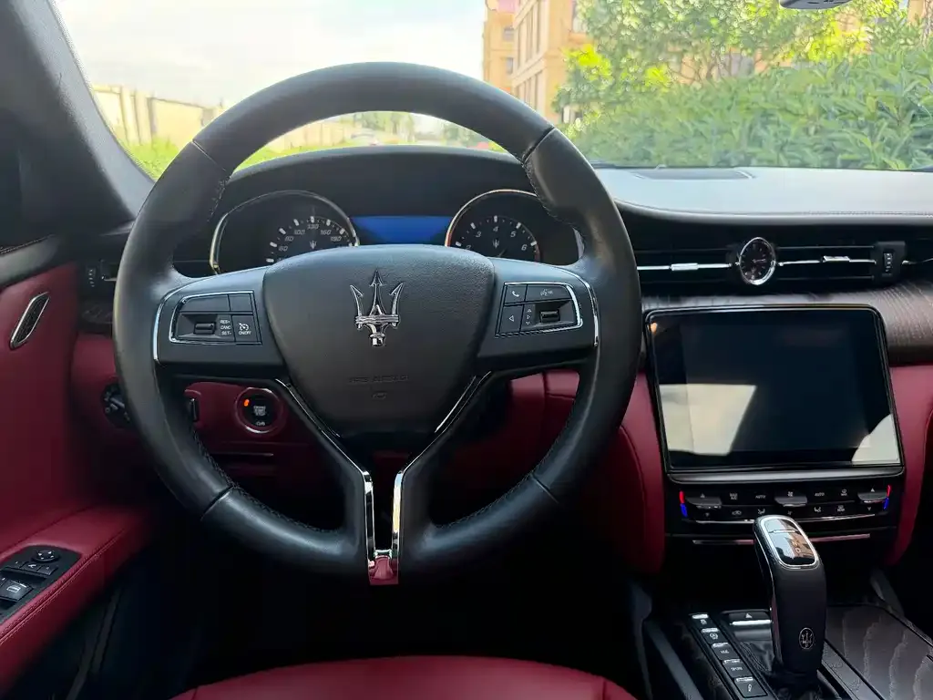 Maserati Quattroporte — фото 6
