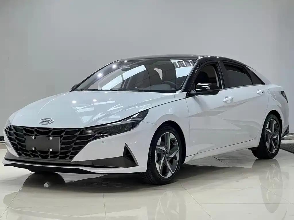 Hyundai Elantra — фото 1