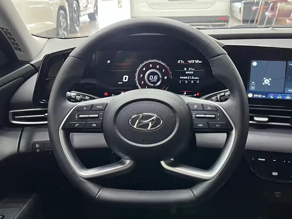 Hyundai Elantra — фото 7