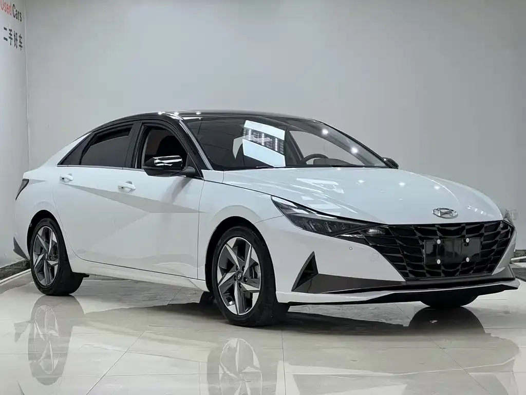 Hyundai Elantra — фото 8