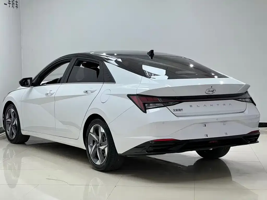 Hyundai Elantra — фото 3