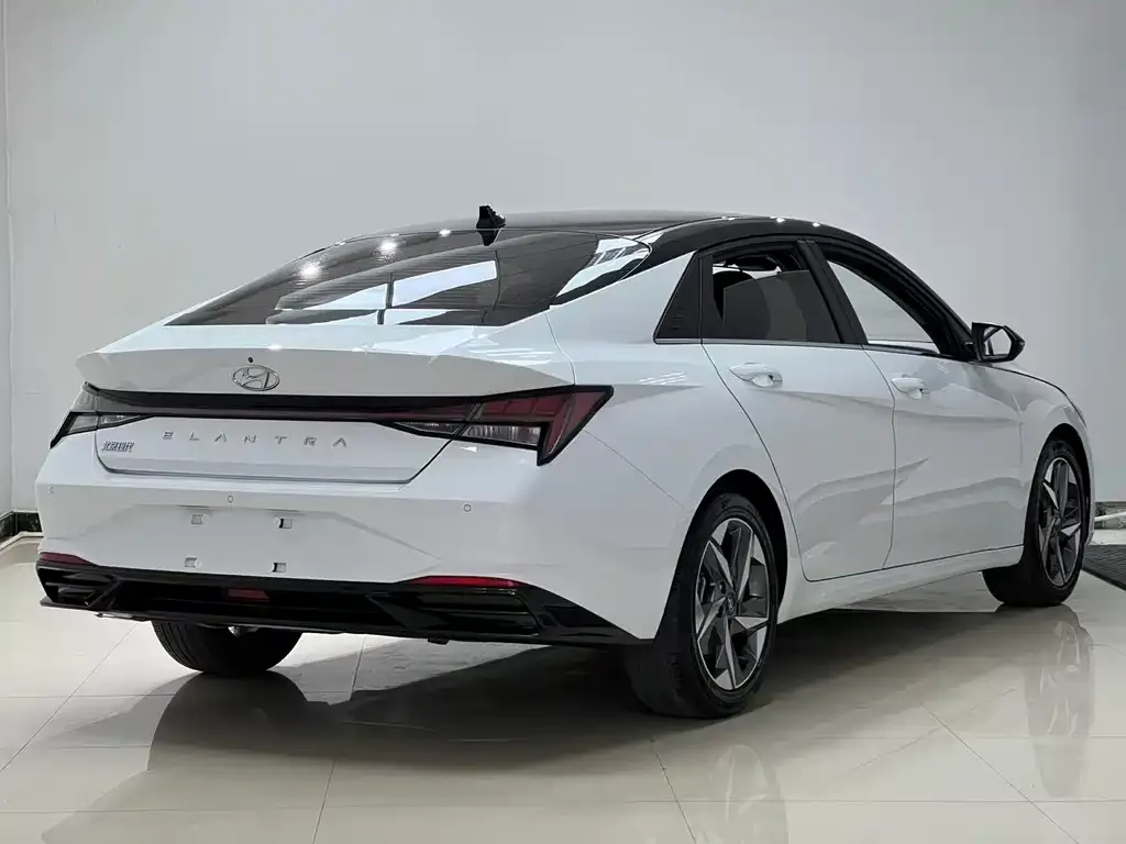 Hyundai Elantra — фото 2