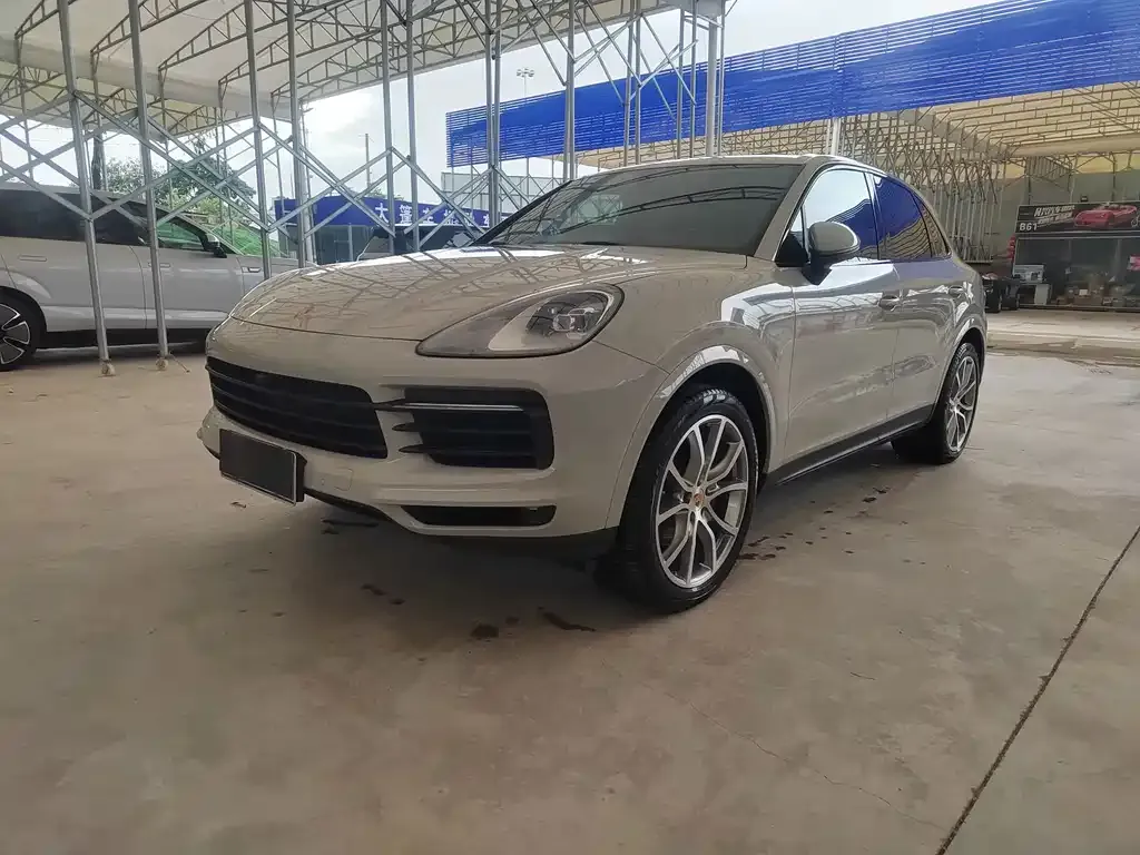 Porsche Cayenne — фото 1