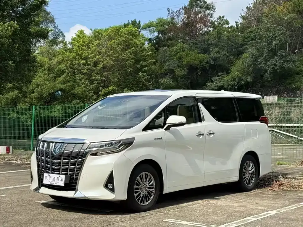 Toyota Alphard — фото 3
