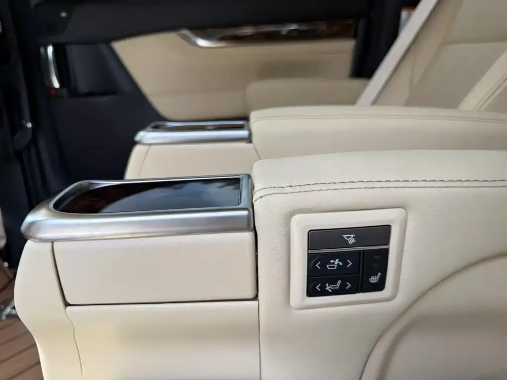 Toyota Alphard — фото 5