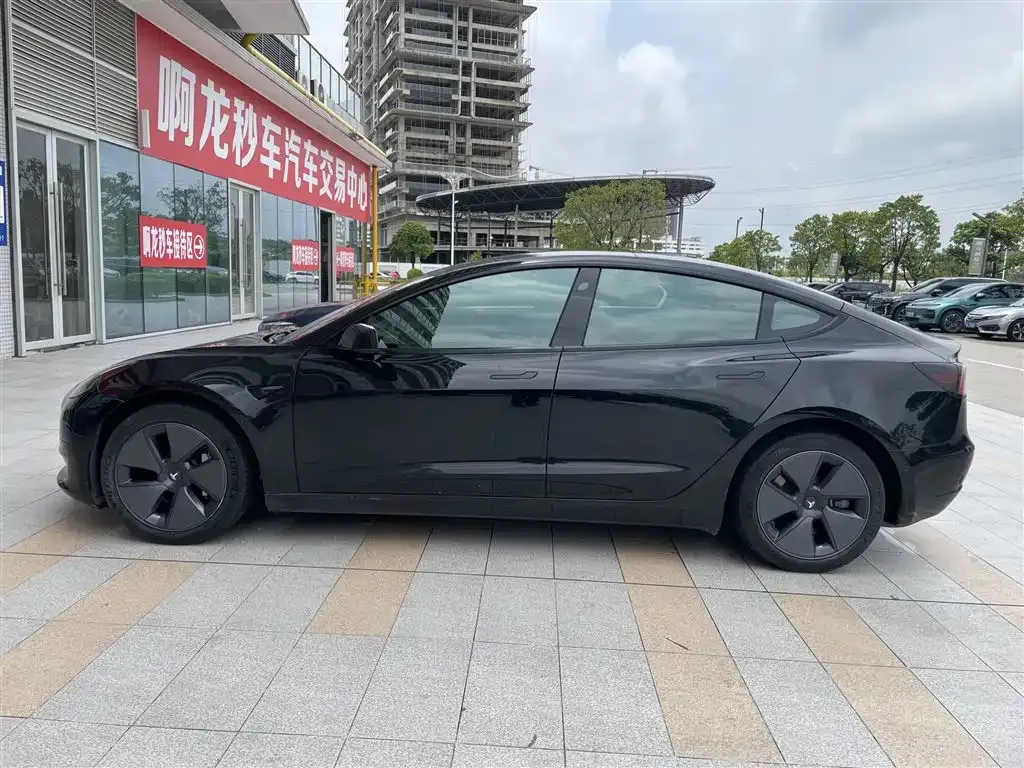 Tesla Model 3 — фото 10