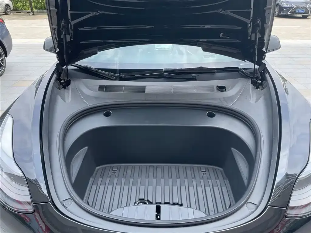 Tesla Model 3 — фото 2