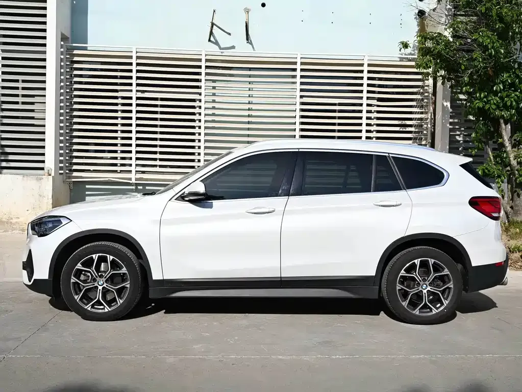 BMW X1 — фото 8