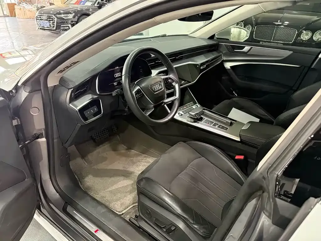 Audi A7L — фото 6