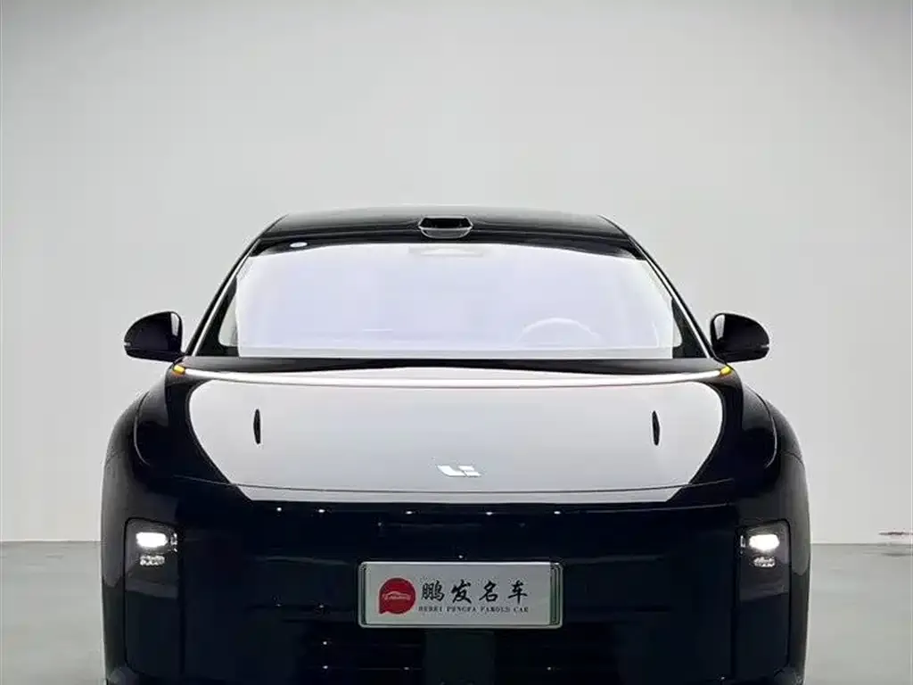 Li Auto i8 — фото 3