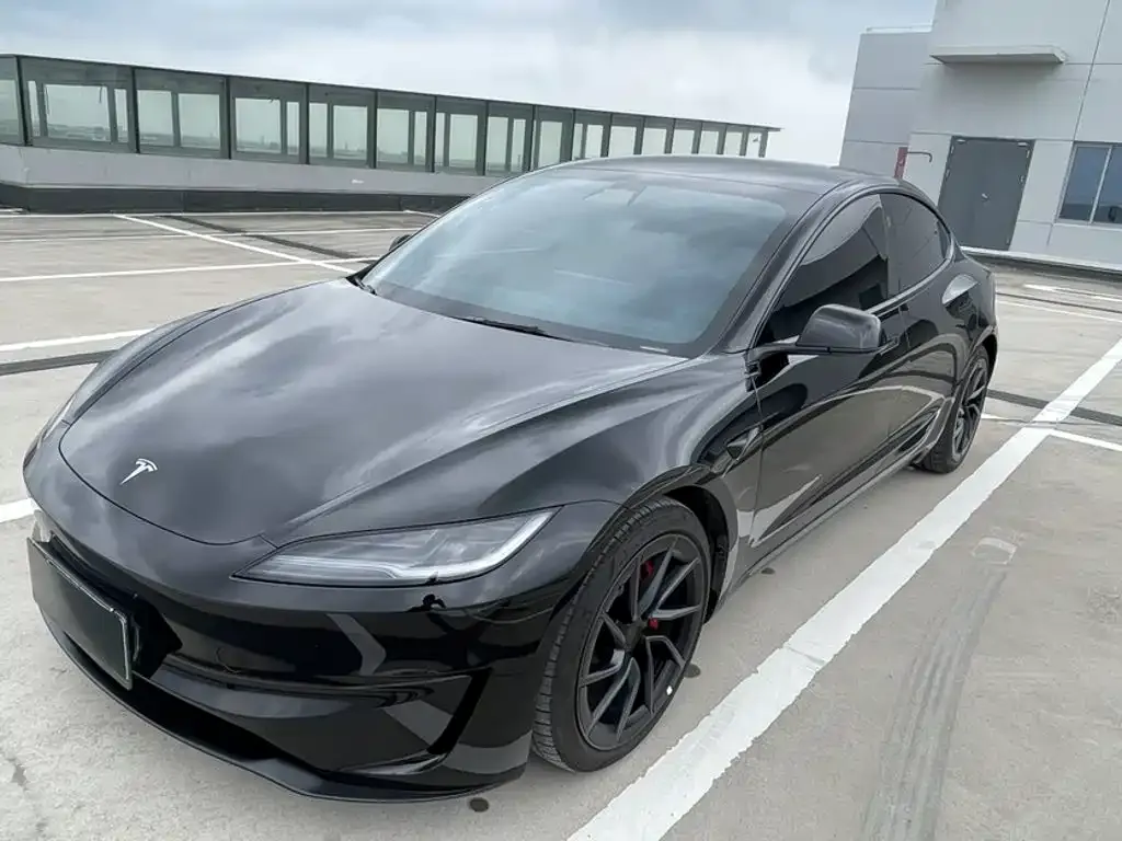 Tesla Model 3 — фото 1