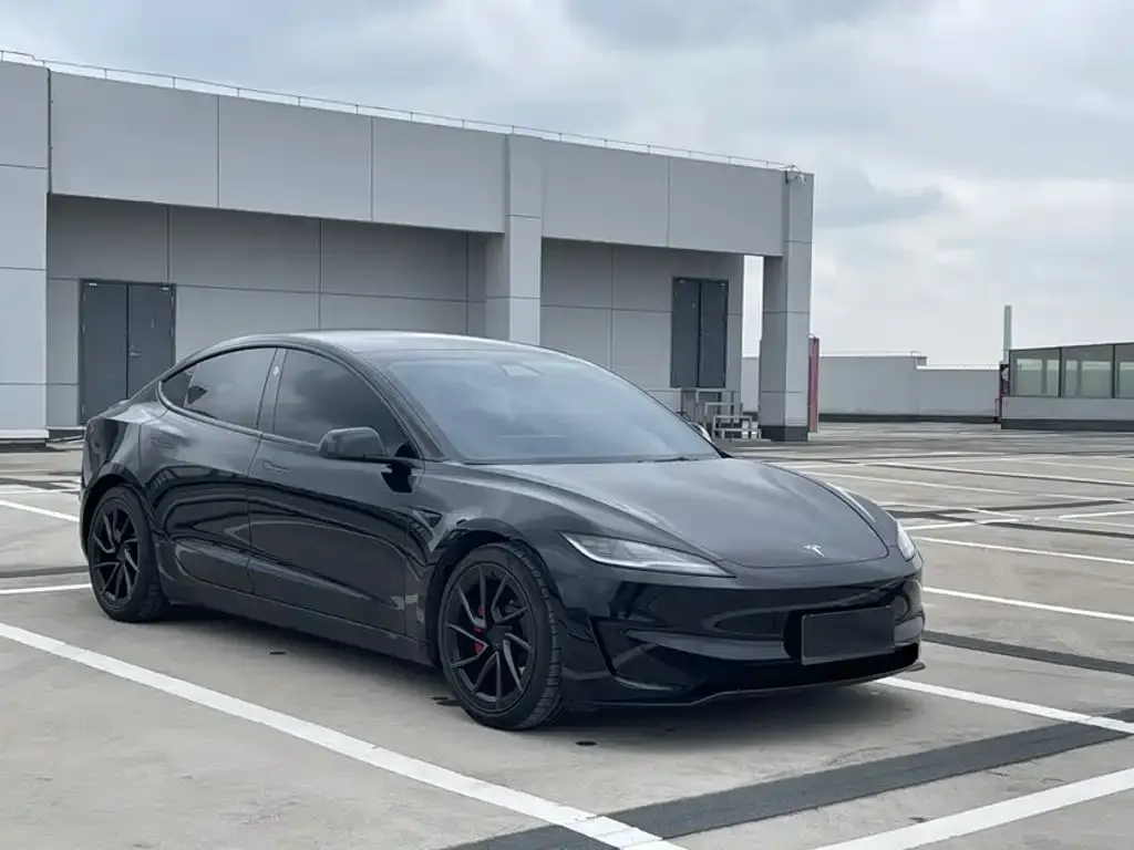 Tesla Model 3 — фото 5