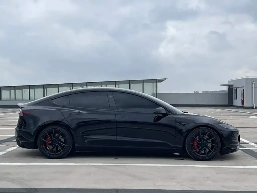 Tesla Model 3 — фото 2