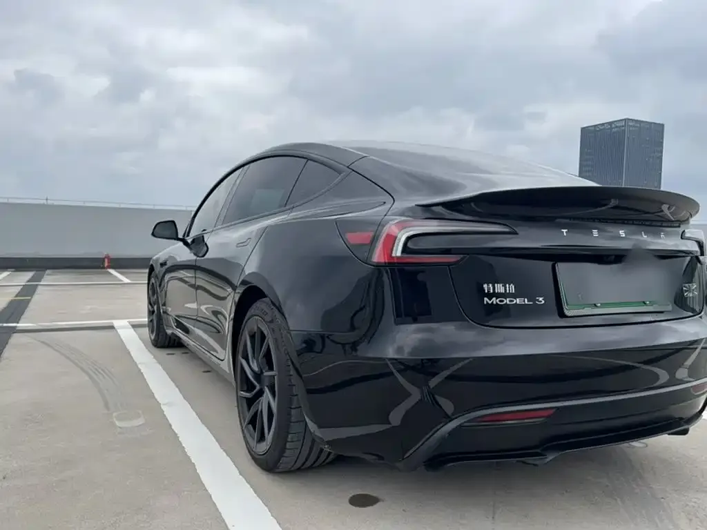 Tesla Model 3 — фото 10