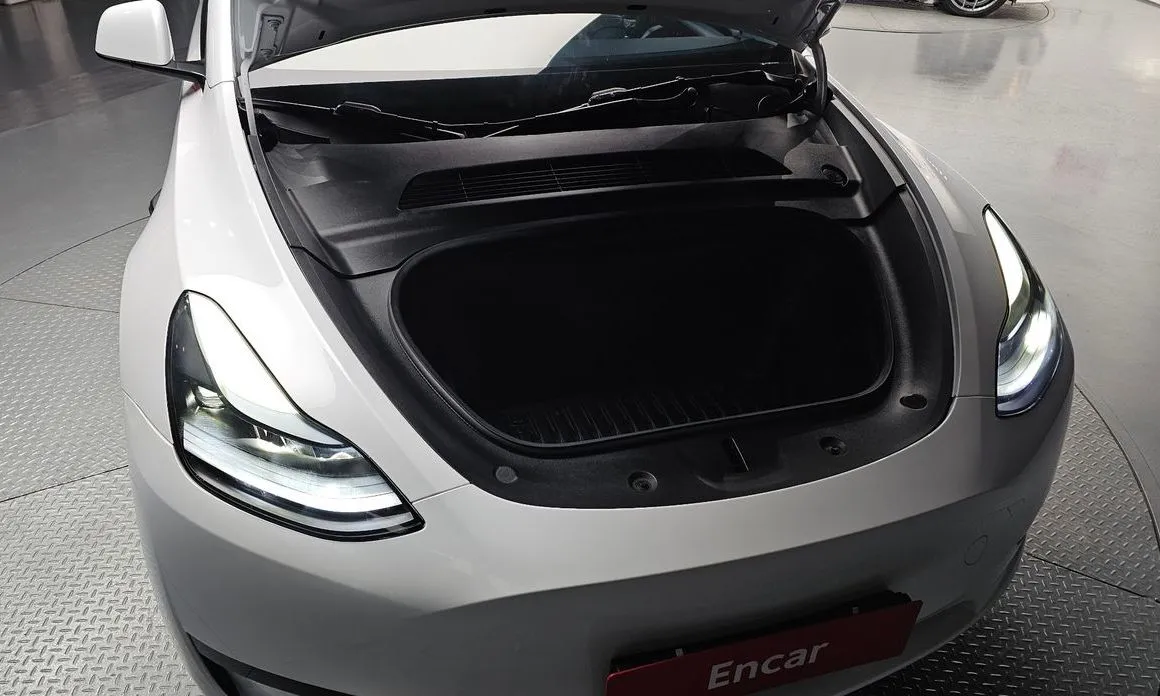 Tesla Model Y — фото 10