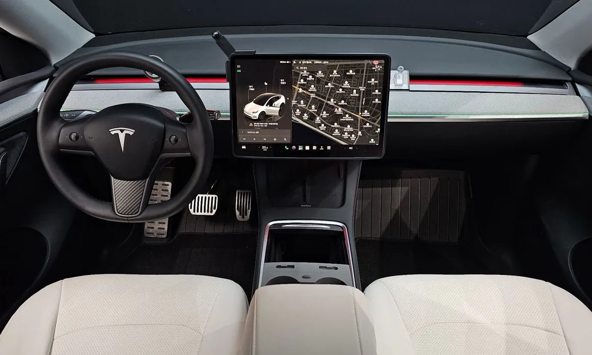 Tesla Model Y — фото 8