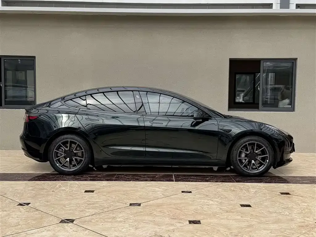Tesla Model 3 — фото 10