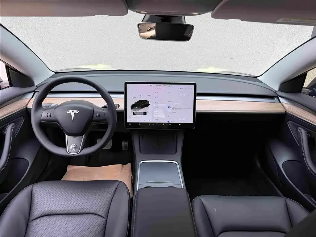 Tesla Model 3 — фото 8