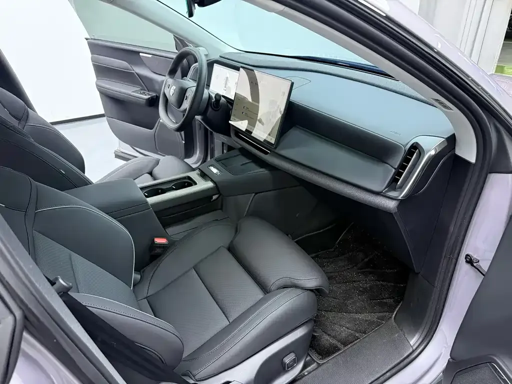 Volvo XC70 Plug-in Hybrid 2025 из CN, фото 8