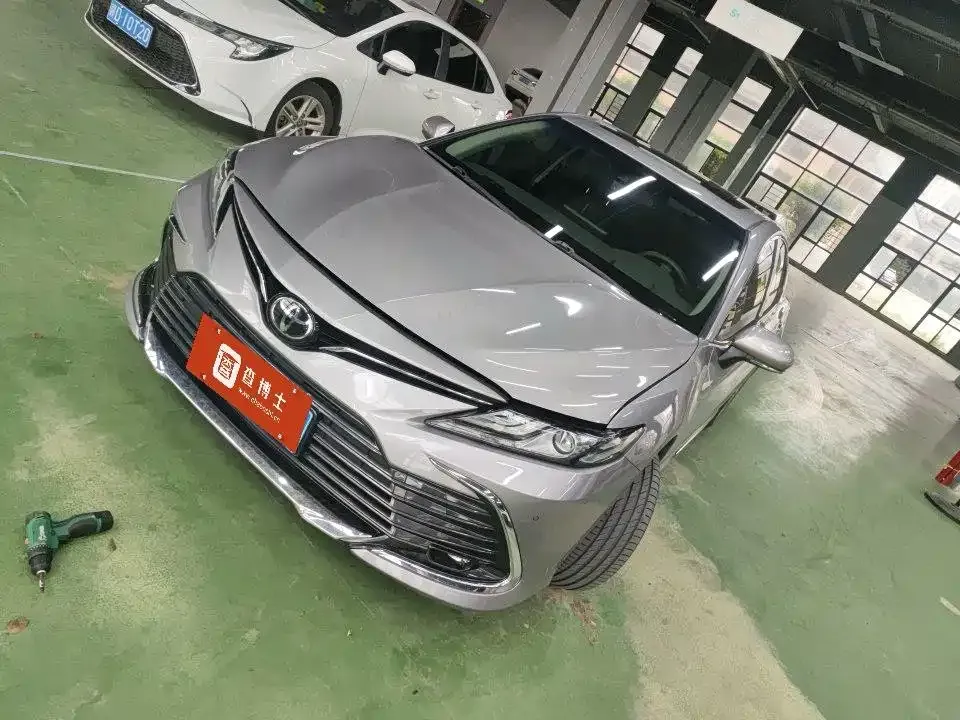 Toyota Camry — фото 1