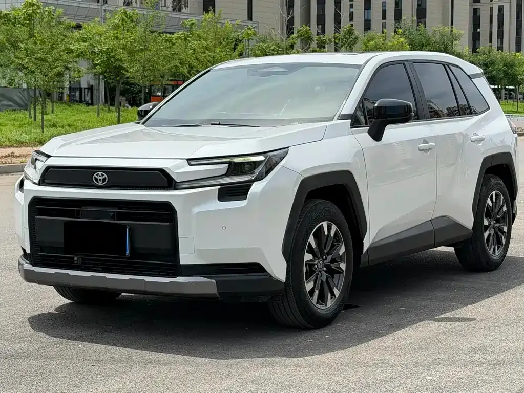 Toyota RAV4 — фото 1