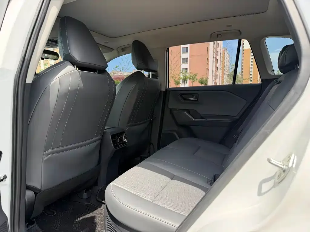 Toyota RAV4 — фото 3
