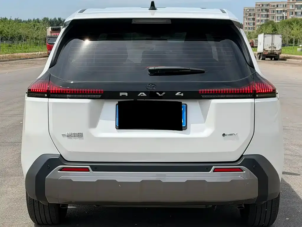 Toyota RAV4 — фото 2