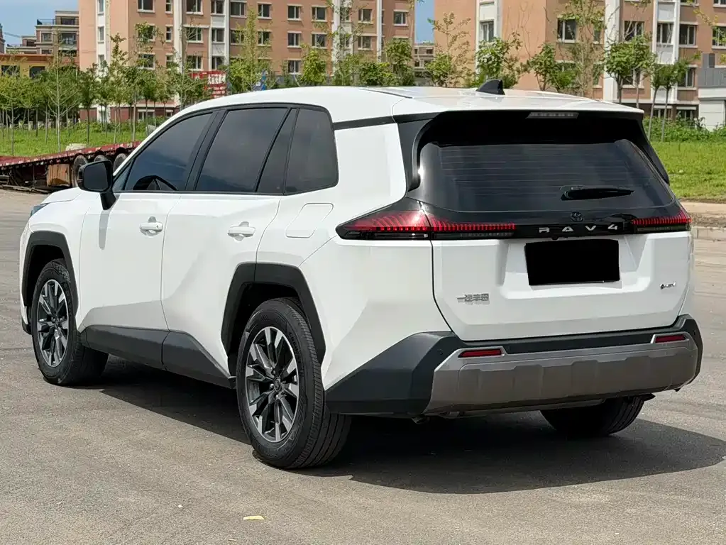 Toyota RAV4 — фото 7
