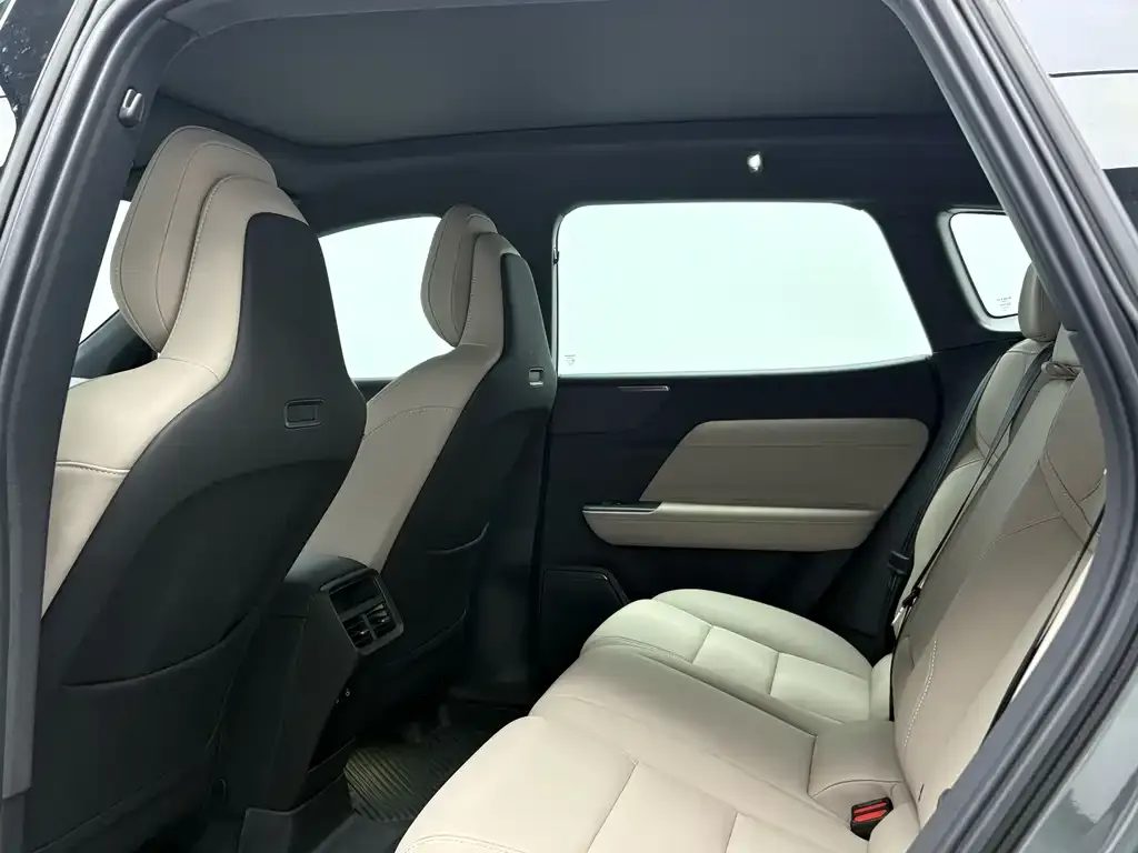 Volvo XC70 Plug-in Hybrid — фото 3