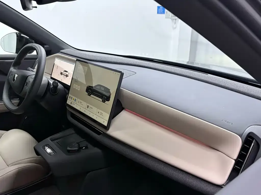 Volvo XC70 Plug-in Hybrid — фото 4