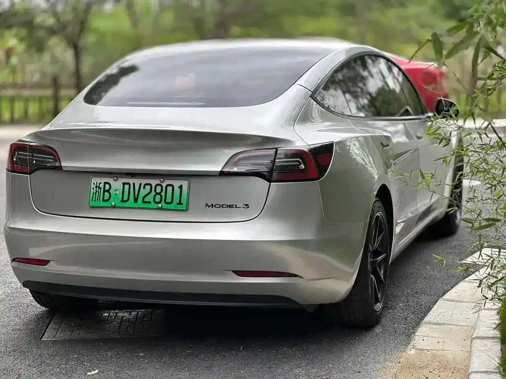 Tesla Model 3 — фото 7