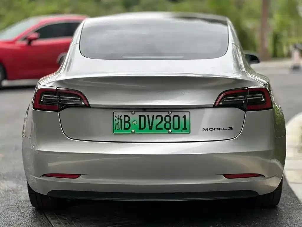 Tesla Model 3 — фото 3