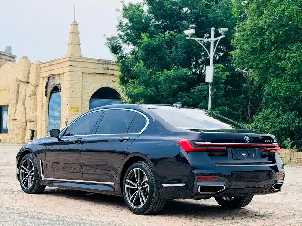 BMW 7 Series — фото 9