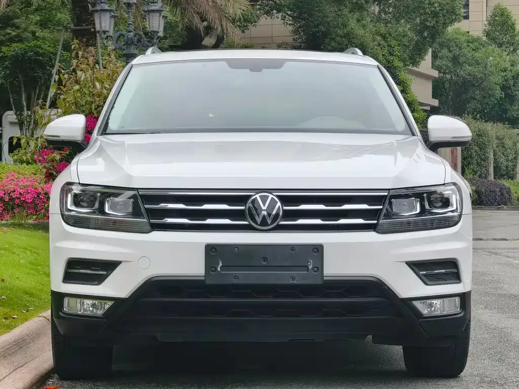 Volkswagen Tiguan L — фото 9