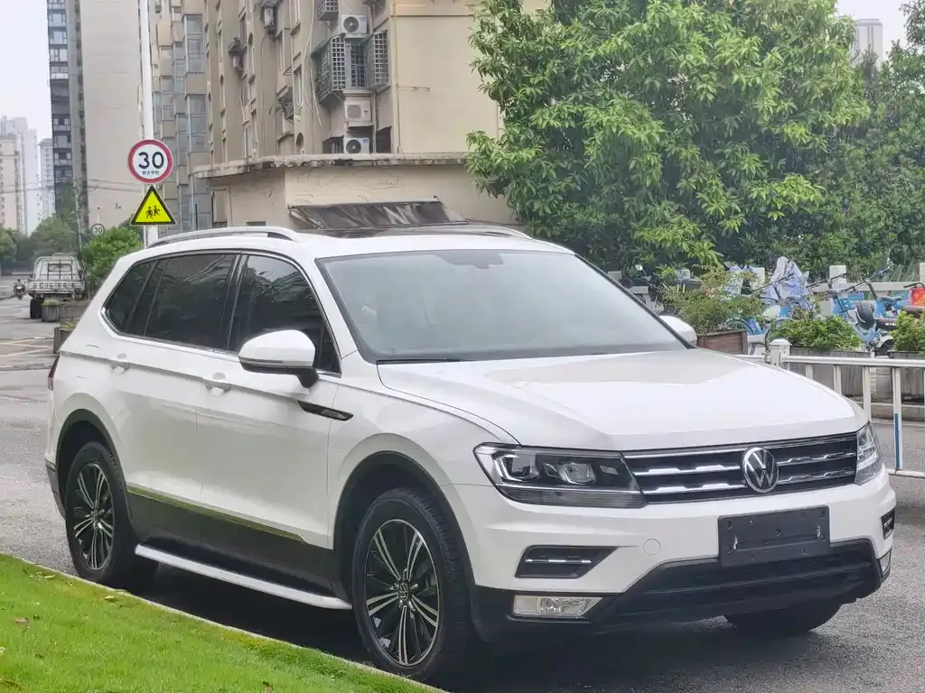 Volkswagen Tiguan L — фото 4
