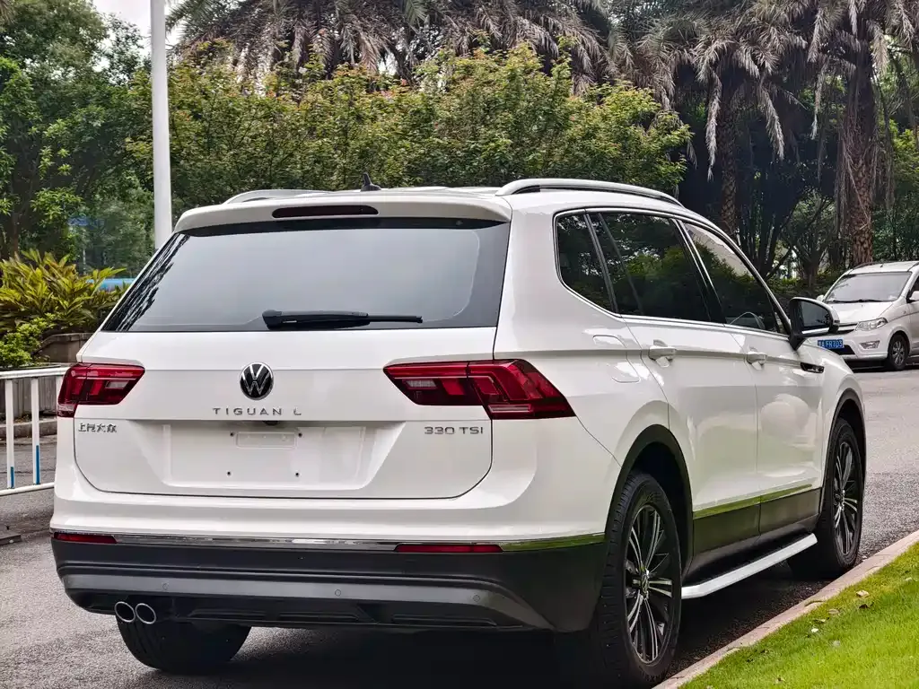 Volkswagen Tiguan L — фото 10