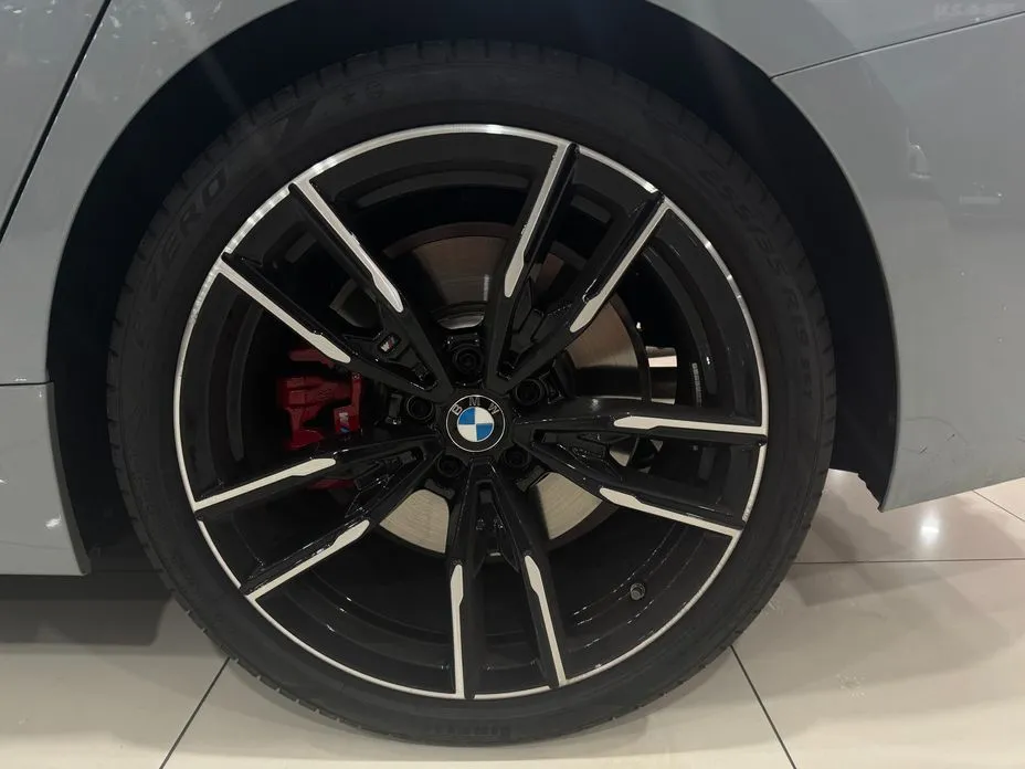 BMW 3-Series 2024 из KR, фото 2