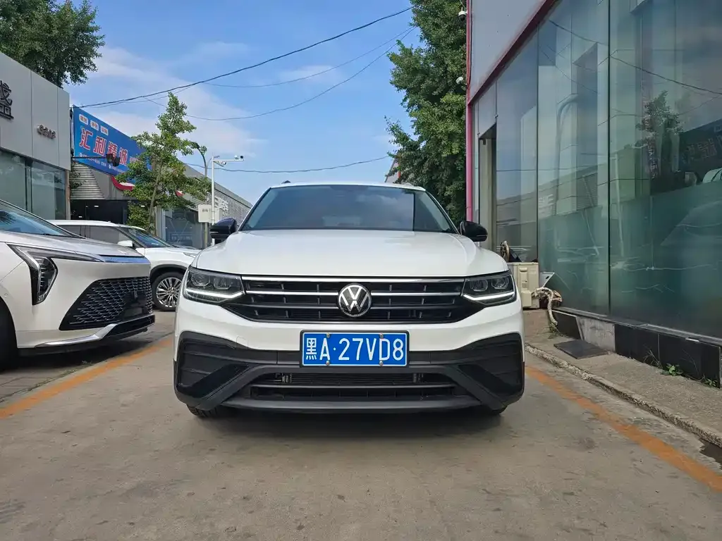 Volkswagen Tiguan L — фото 3
