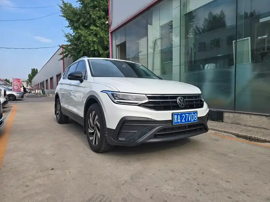 Volkswagen Tiguan L — фото 8