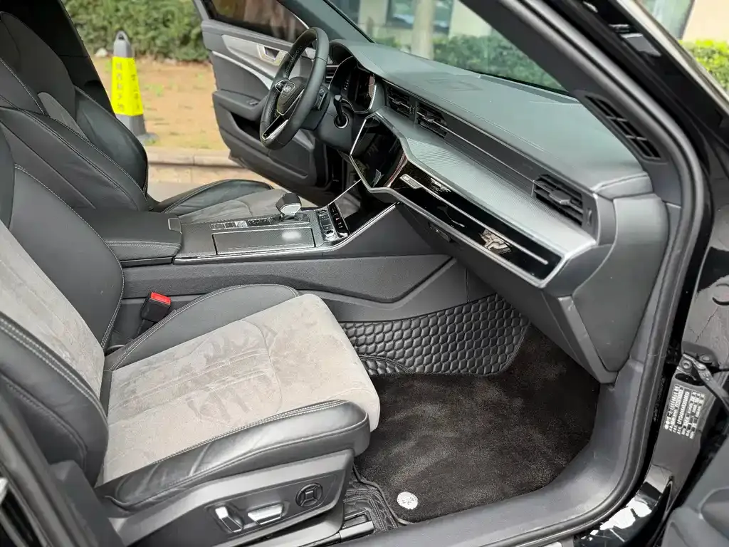 Audi A6L 2024 из CN, фото 5