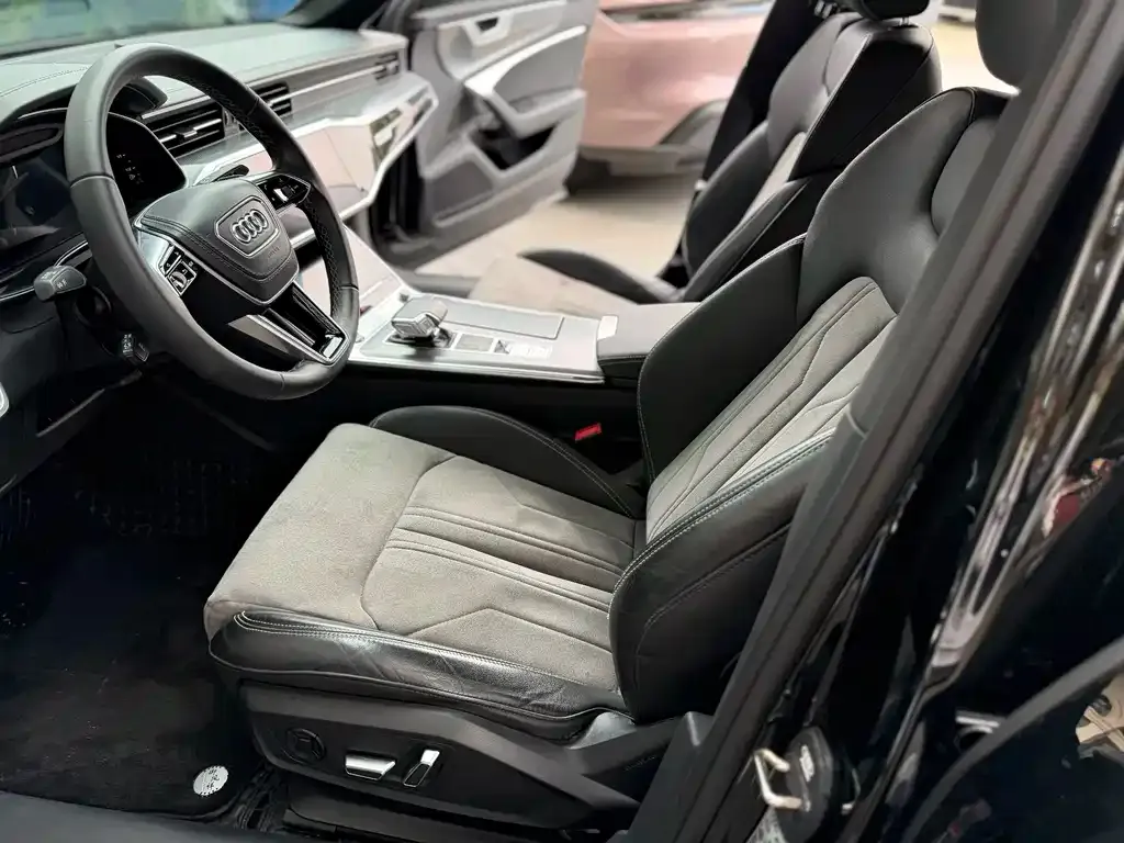 Audi A6L 2024 из CN, фото 2