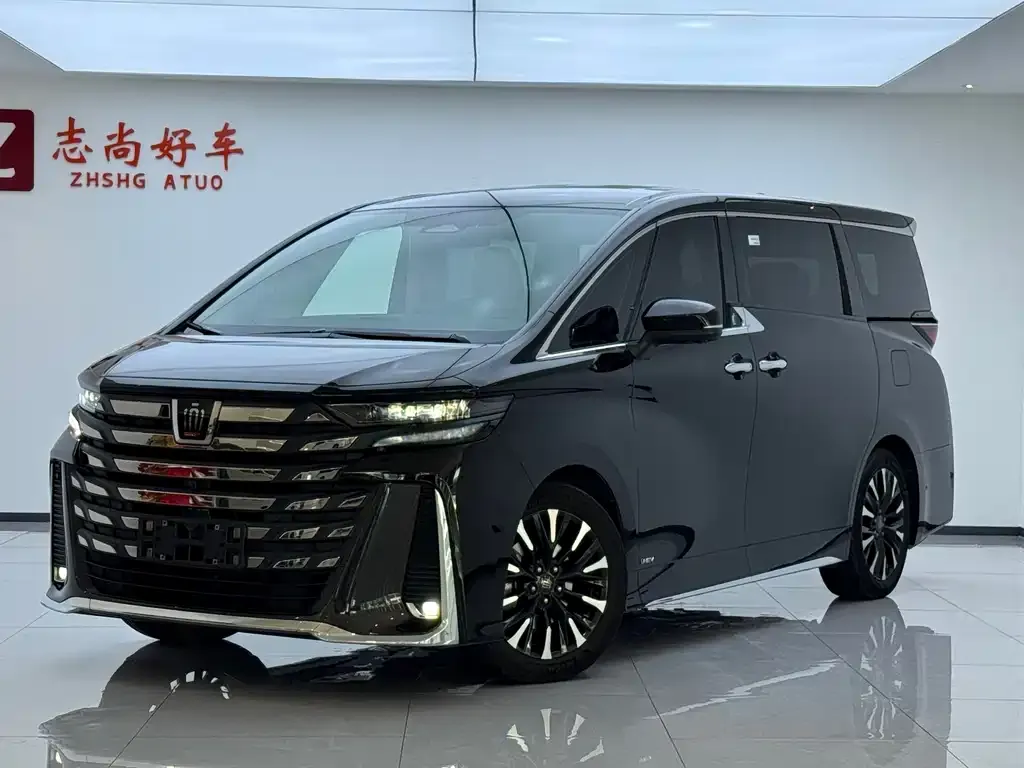 Toyota Vellfire — фото 1