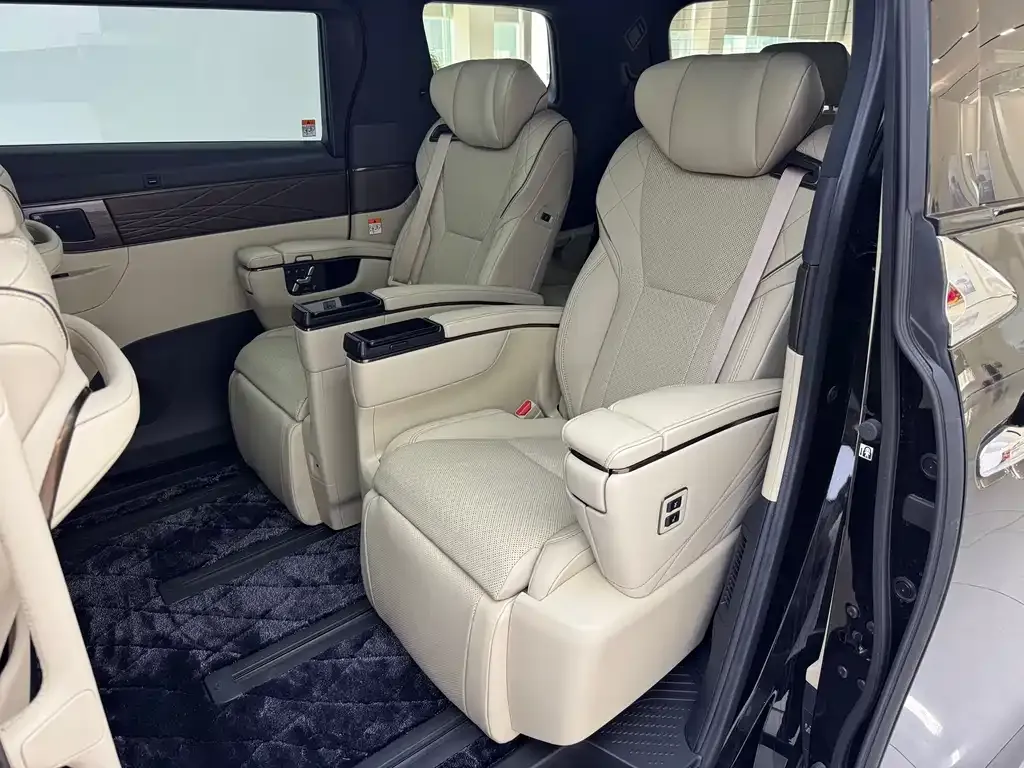 Toyota Vellfire — фото 6