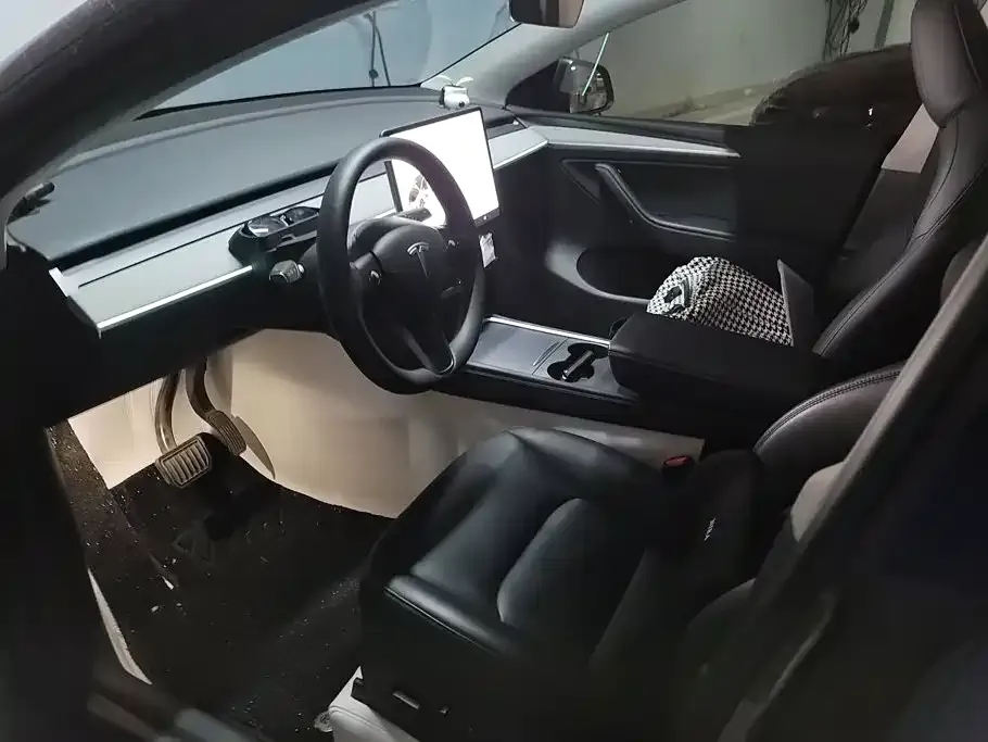 Tesla Model Y — фото 6