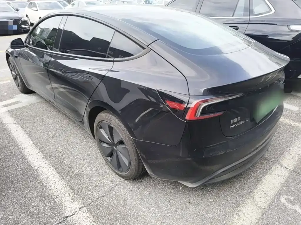 Tesla Model 3 — фото 4