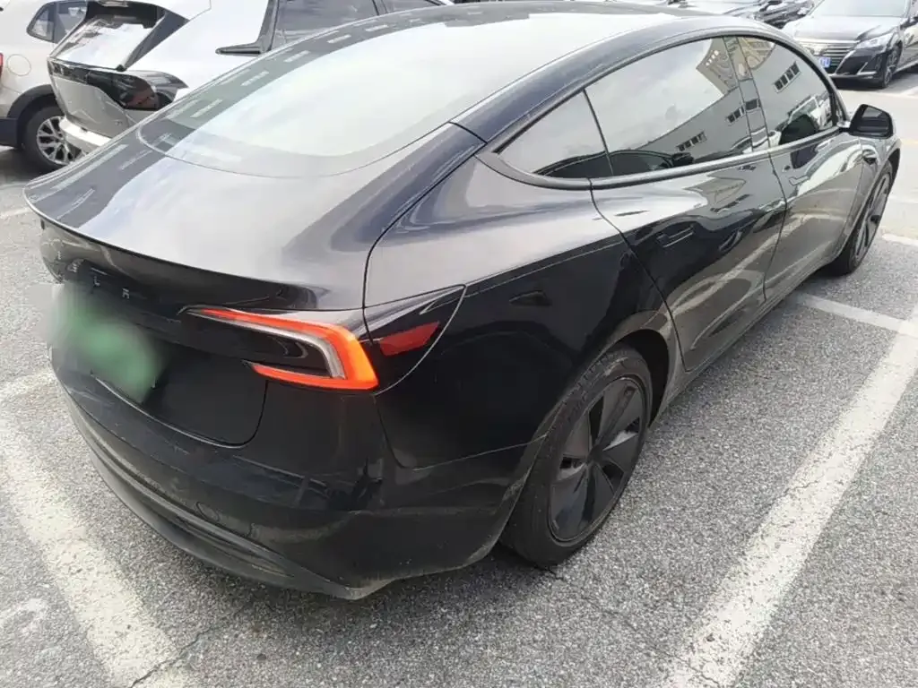 Tesla Model 3 — фото 3