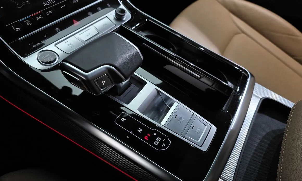Audi Q7 2023 из KR, фото 2
