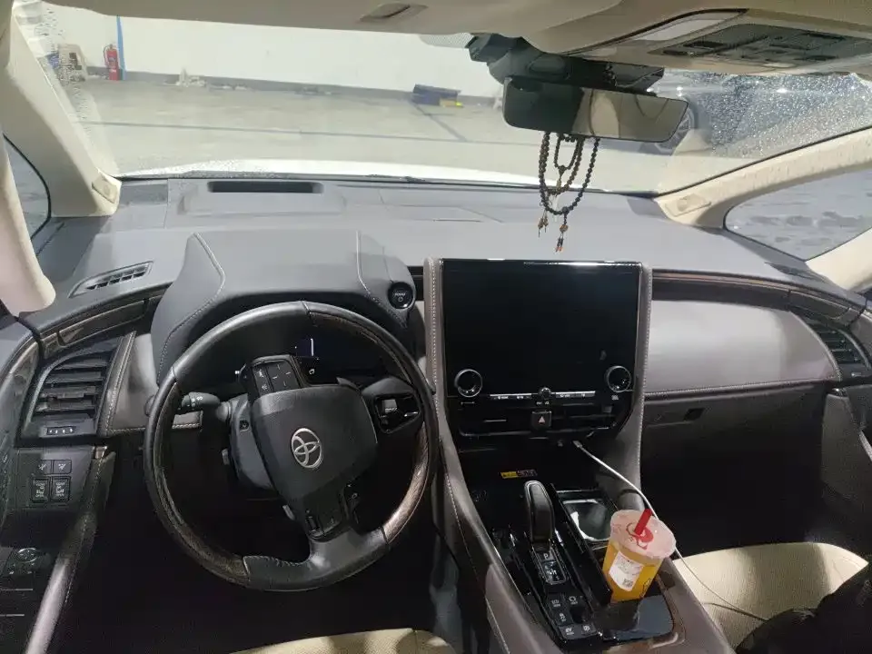 Toyota Alphard — фото 4
