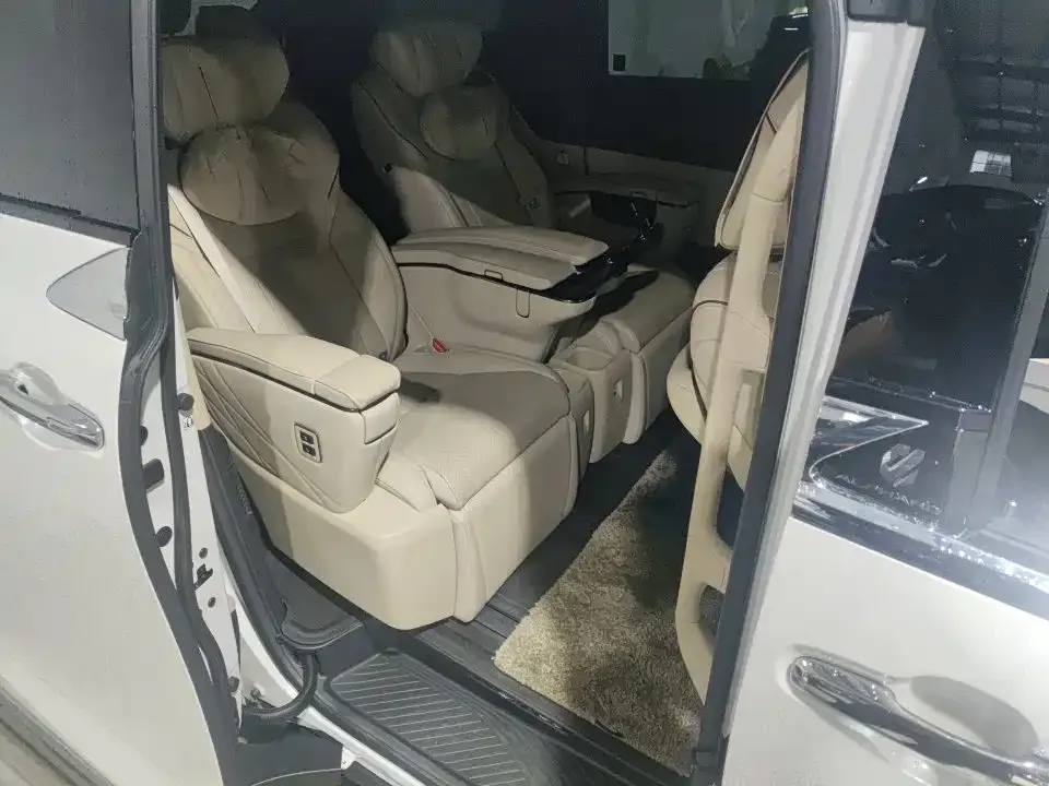 Toyota Alphard — фото 7