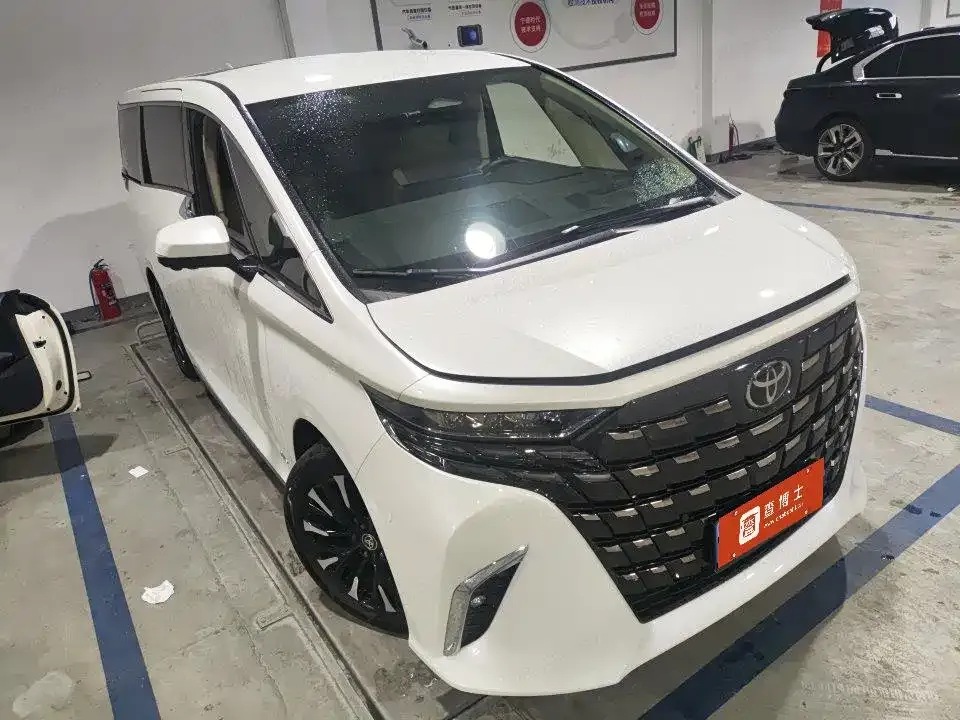 Toyota Alphard — фото 3